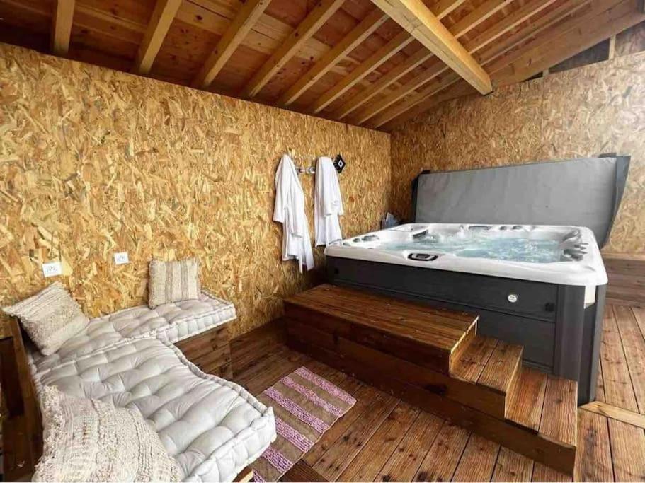 Gite A La Ferme Avec Jacuzzi Et Piscine Chauffee Saint-Felix-de-Tournegat Экстерьер фото