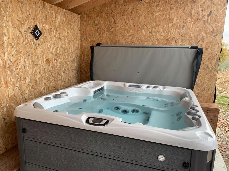 Gite A La Ferme Avec Jacuzzi Et Piscine Chauffee Saint-Felix-de-Tournegat Экстерьер фото