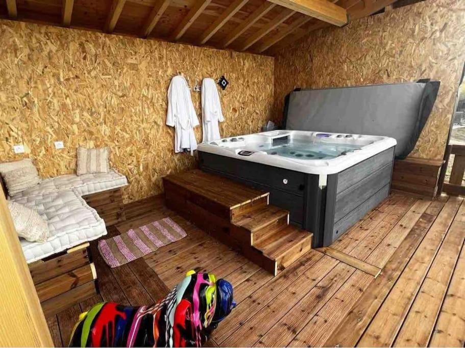 Gite A La Ferme Avec Jacuzzi Et Piscine Chauffee Saint-Felix-de-Tournegat Экстерьер фото